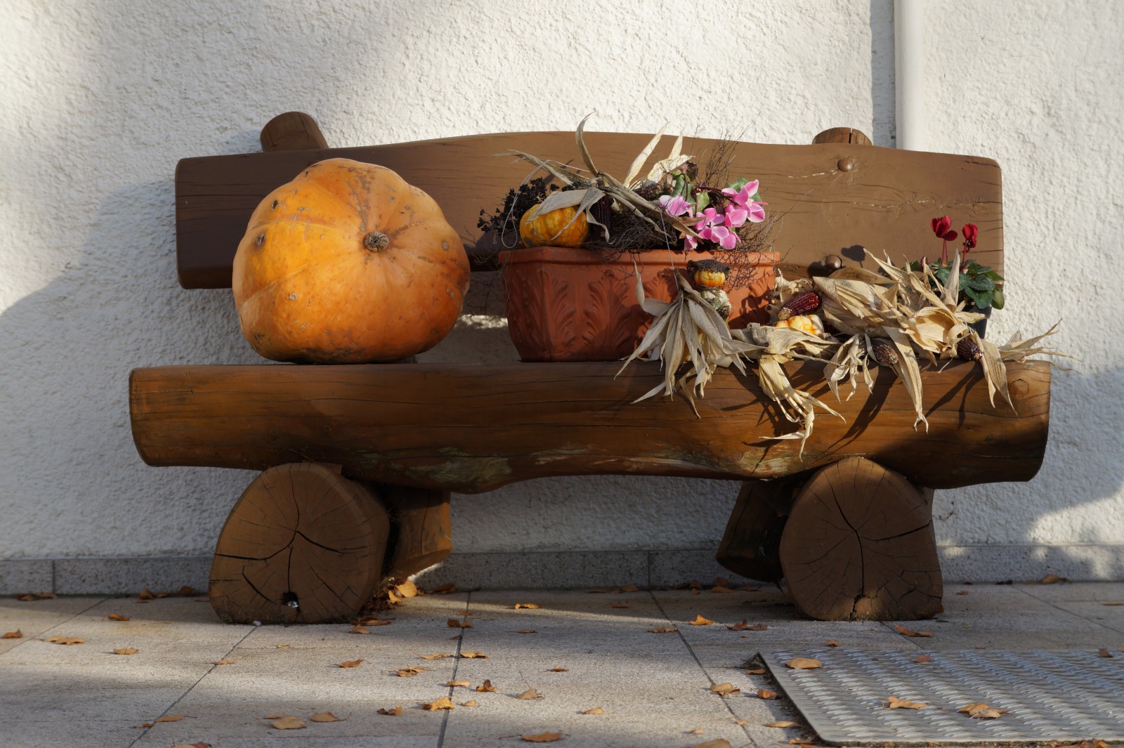 Herbstbank in St. Ottilien Herbstbank in St. Ottilien