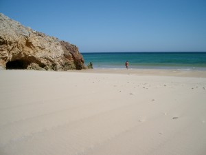 Einsamer Nackedei am Strand