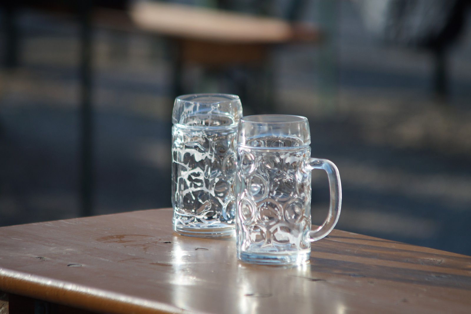 Leere Maßkrüge Leere Maßkrüge