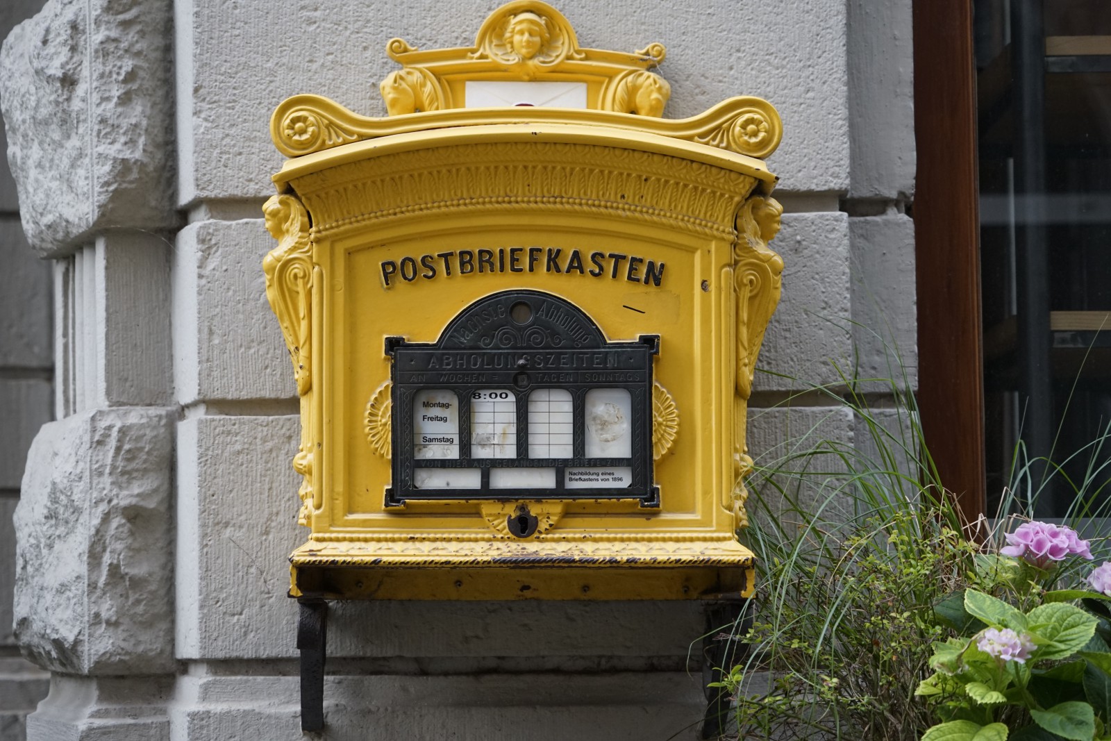 Postbriefkasten in Limburg  Postbriefkasten in Limburg