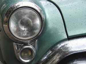 Regentropfen auf alten Oldsmobile Regentropfen auf alten Oldsmobile