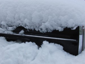 Mercedes 200 D im Schnee Mercedes 200 D im Schnee