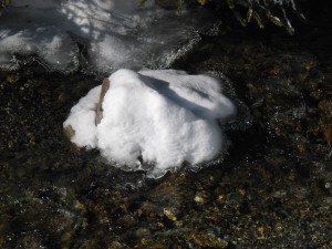 Schnee im Bach Schnee im Bach