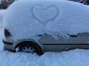 Schneeherz am Auto Schneeherz am Auto