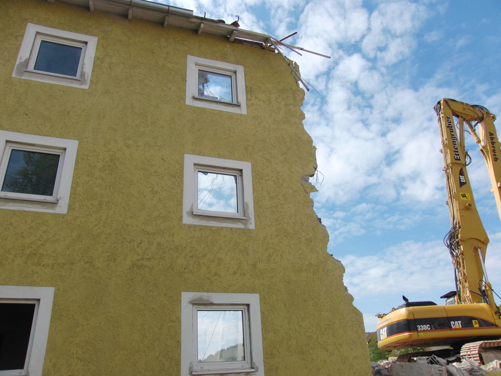 Schönwetter Fenster beim Hausabruch Schönwetter Fenster beim Hausabruch