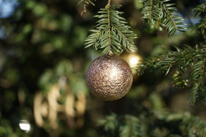 Goldene Christbaumkugel