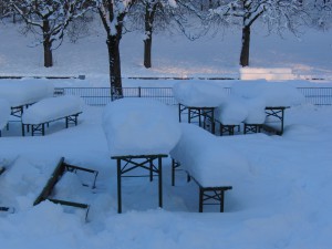 Biergarten im Schnee Biergarten im Schnee