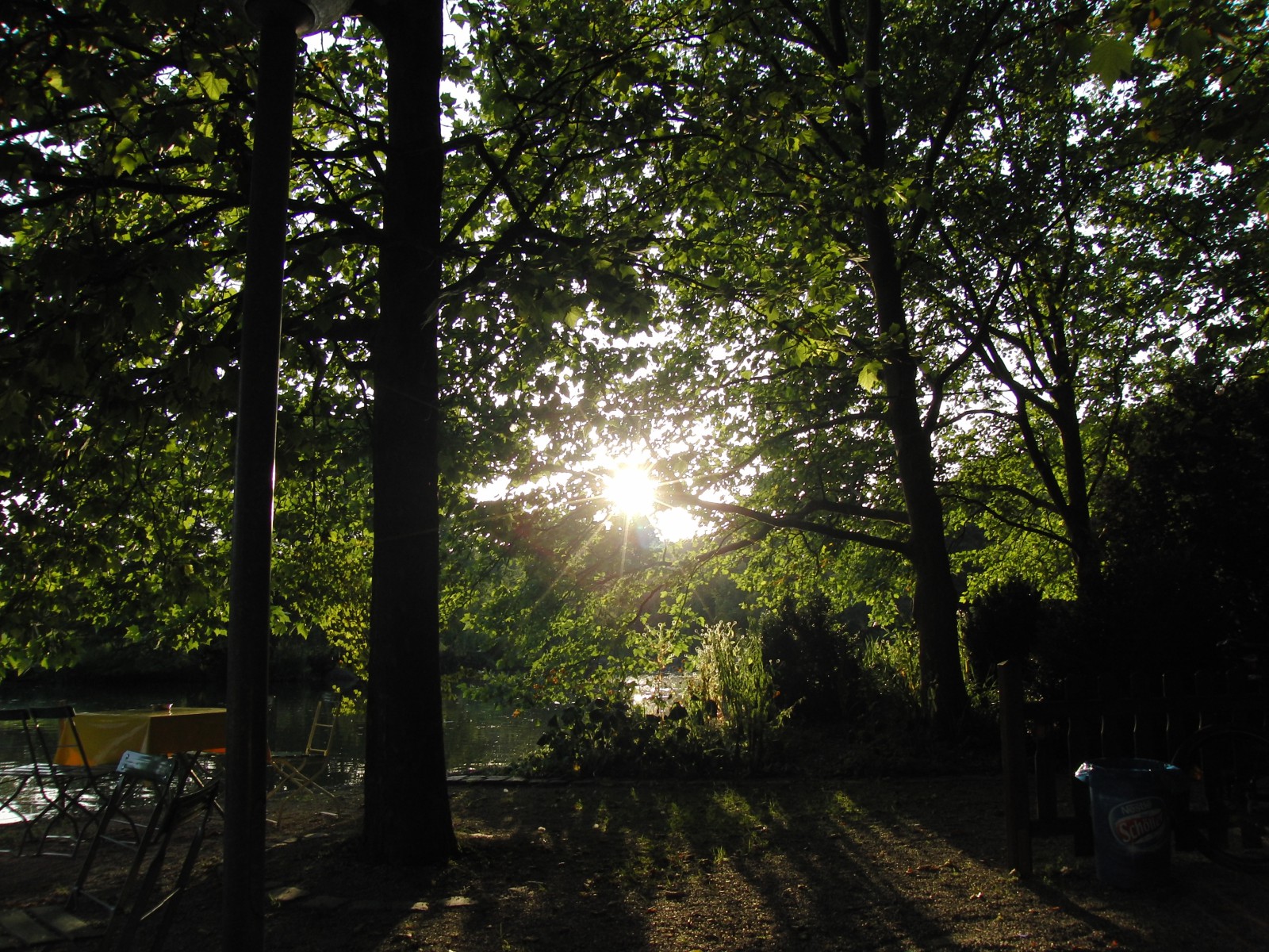 Sommerabend im Biergarten Sommerabend im Biergarten