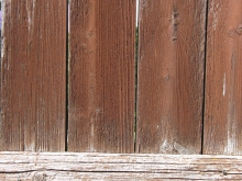 Braune Holzwand mit Balken