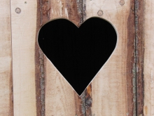 Holzwand mit Herz 2