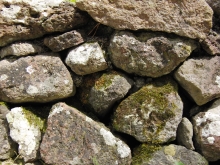 Trockenmauer mit Naturstein 1