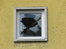 Eingeworfenes Fenster