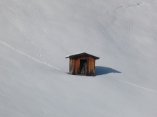 Holzhütte in Schneelandschaft 3