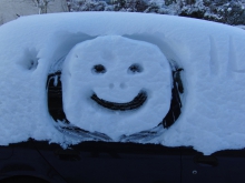 Schneesmilie am Auto